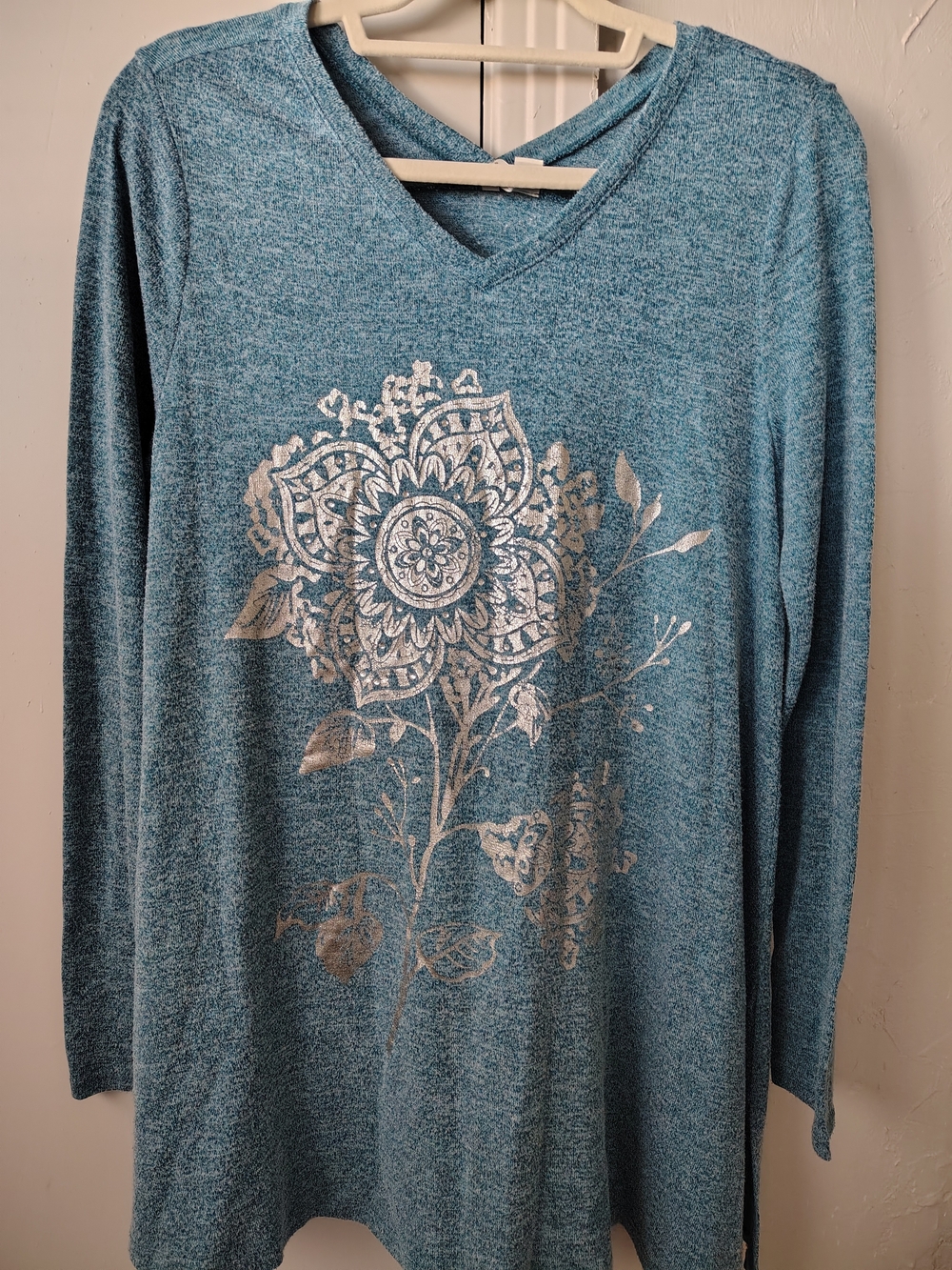 Women's Long-Sleeve V-Neck Teal Floral Graphic Top